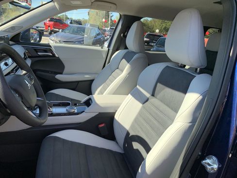 New 2025 Mitsubishi Outlander SE image 10