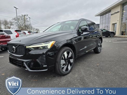 Used 2025 Volvo XC60 T8 Plus w/ Protection Package Premier AWD/4WD image 4