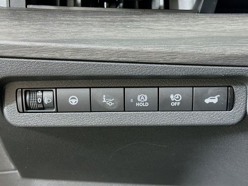 Used 2023 Nissan Ariya AWD image 17