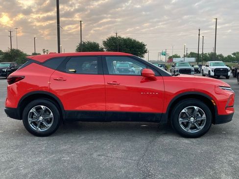 Used 2025 Chevrolet Blazer LT image 3