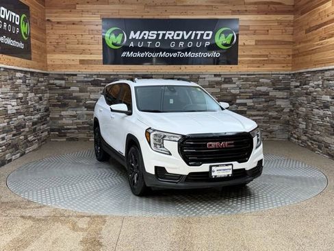 Used 2022 GMC Terrain SLE w/ Driver Convenience Package image 2