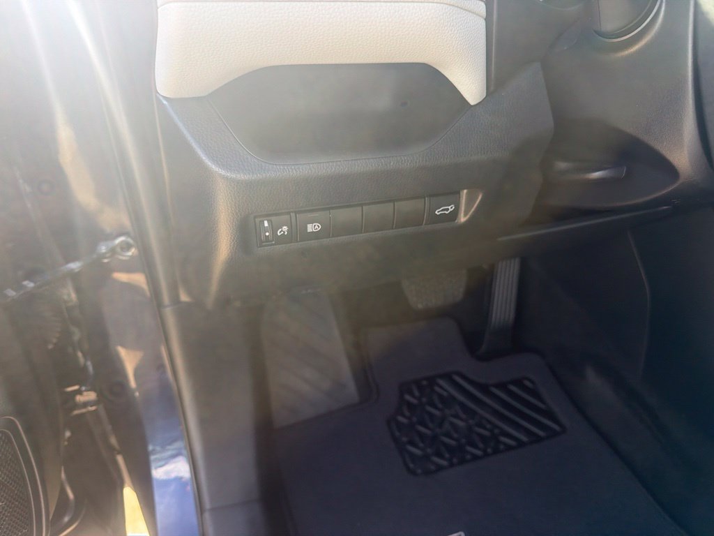 Used 2022 Toyota RAV4 XLE w/ Convenience Package FWD image 20
