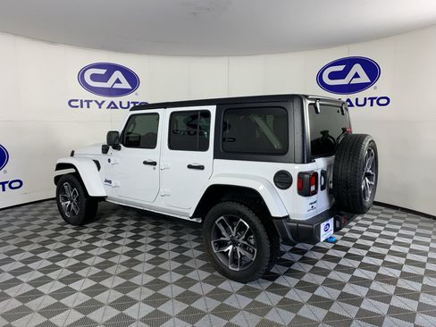 Used 2024 Jeep Wrangler Unlimited w/ Convenience Group AWD/4WD image 5