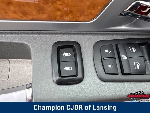 Used 2010 Chrysler Town & Country Limited w/ Flexible Seating Group FWD image 17