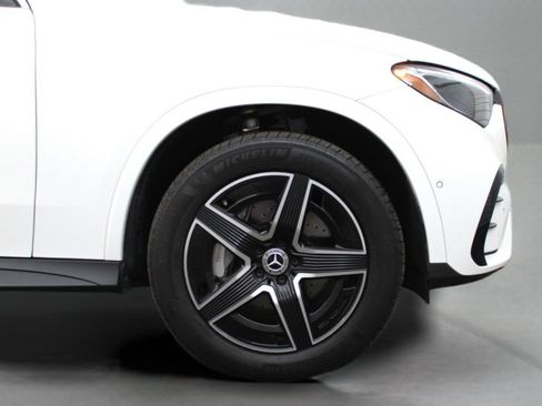 Used 2025 Mercedes-Benz GLC 300 4MATIC image 14
