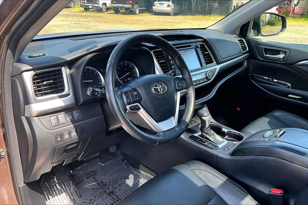 Used 2018 Toyota Highlander Limited Platinum AWD/4WD image 18