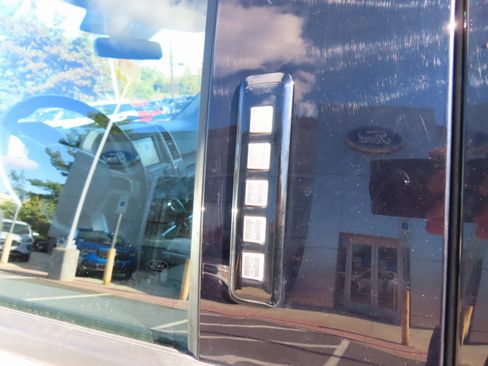 Used 2018 Ford F150 Lariat image 10