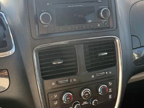 Used 2014 Dodge Grand Caravan SXT FWD image 11