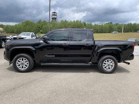 Used 2025 Toyota Tacoma SR5 AWD/4WD image 5