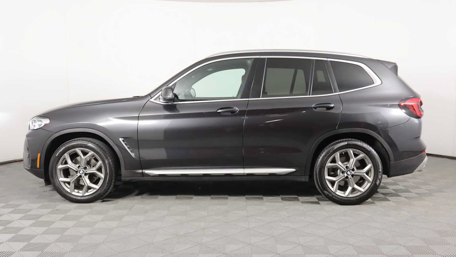 Used 2023 BMW X3 xDrive30i w/ Premium Package AWD/4WD image 8