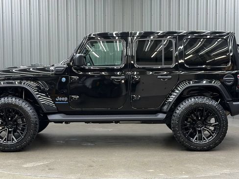 Used 2025 Jeep Wrangler Unlimited Sahara AWD/4WD image 2