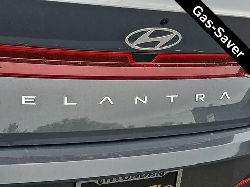 Used 2026 Hyundai Elantra SE FWD image 11