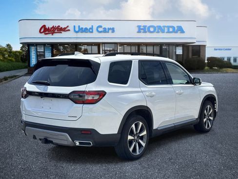 Used 2024 Honda Pilot Touring image 5