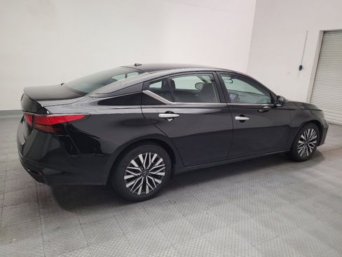 Used 2025 Nissan Altima 2.5 SV FWD image 10