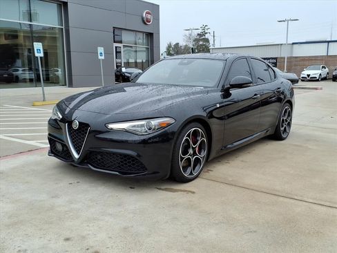 Used 2022 Alfa Romeo Giulia Ti image 2