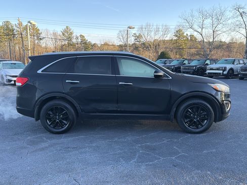 Used 2018 Kia Sorento LX image 8