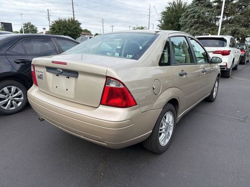 Used 2007 Ford Focus SE FWD image 3