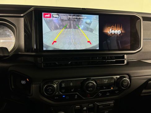 Used 2024 Jeep Wrangler Unlimited Rubicon 4xe image 18