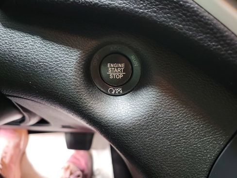 Used 2018 Jeep Cherokee Latitude Plus image 34