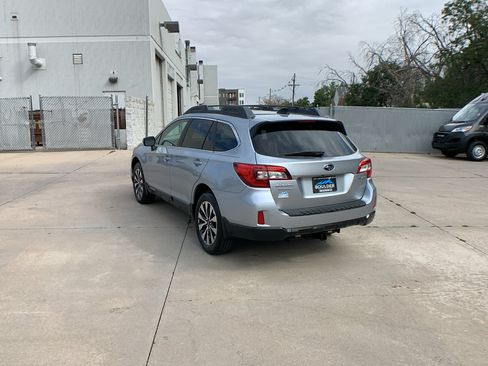 Used 2016 Subaru Outback 2.5i Limited AWD/4WD image 3