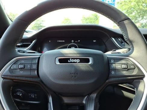 Used 2023 Jeep Grand Cherokee Altitude AWD/4WD image 23