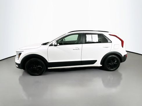 Used 2023 Kia Niro EX FWD image 4