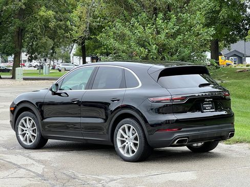 Certified 2023 Porsche Cayenne AWD/4WD image 3