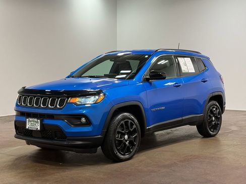 Used 2024 Jeep Compass Latitude AWD/4WD image 7
