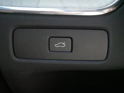 Used 2025 Volvo XC60 B5 Plus AWD/4WD image 28