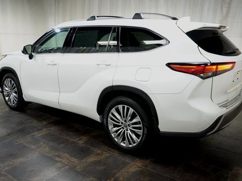 Used 2023 Toyota Highlander Platinum image 9