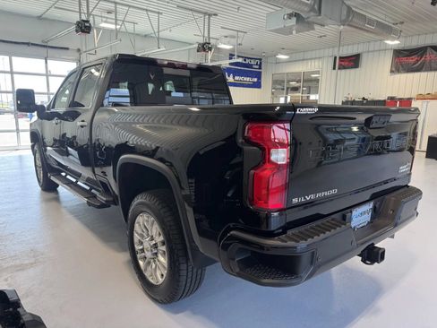 Used 2022 Chevrolet Silverado 3500 High Country w/ Z71 Off-Road Package AWD/4WD image 5