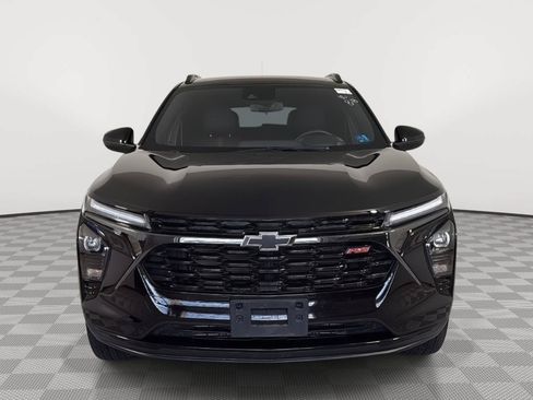 Used 2025 Chevrolet Trax RS FWD image 2