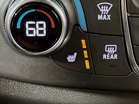 Used 2023 Chevrolet Traverse LT image 19