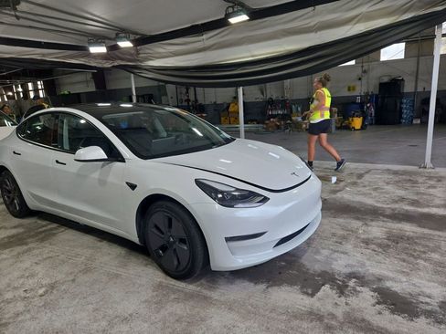 Used 2023 Tesla Model 3 Standard Range RWD image 3