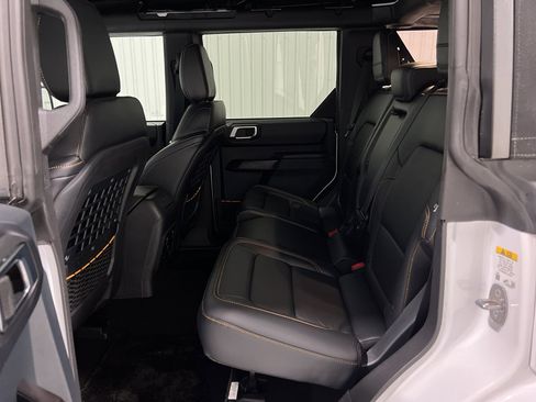 Used 2024 Ford Bronco Badlands image 23