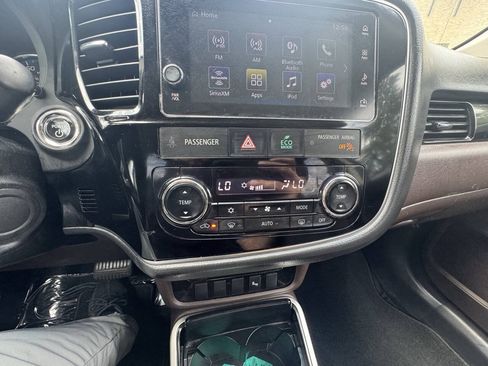 Used 2018 Mitsubishi Outlander SEL AWD/4WD image 39