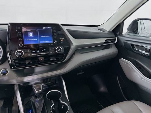 Used 2021 Toyota Highlander XLE AWD/4WD image 20