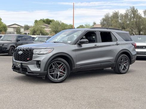 Used 2025 Ford Explorer ST AWD/4WD image 2