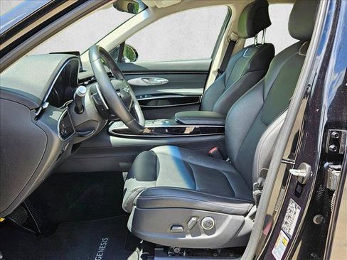 Used 2025 Genesis GV70 2.5T AWD/4WD image 16