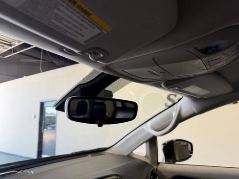 Used 2024 Chrysler Pacifica Limited FWD image 23