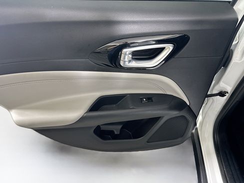 Used 2025 Jeep Compass Limited image 24