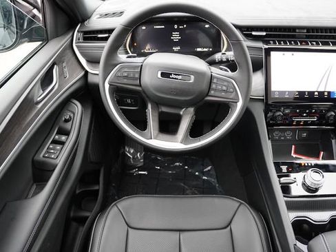 New 2025 Jeep Grand Cherokee Limited w/ Luxury Tech Group II image 14