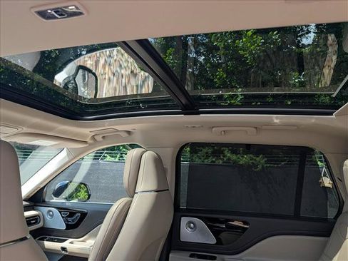 Used 2023 Lincoln Aviator Reserve w/ Equipment Group 201A AWD/4WD image 30
