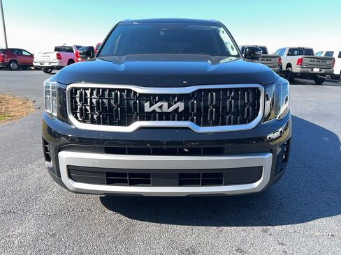 Used 2023 Kia Telluride EX w/ EX Captain's Chair Package image 2