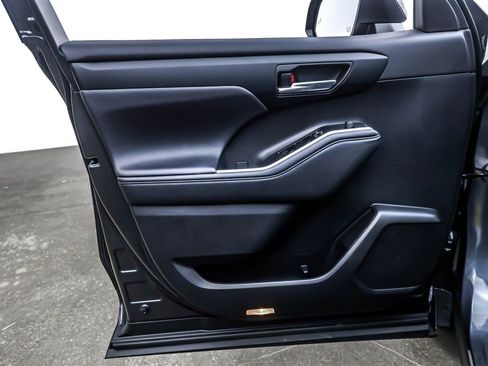 Used 2024 Toyota Highlander XLE image 21