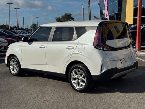 Certified 2023 Kia Soul LX w/ LX Technology Package FWD image 4