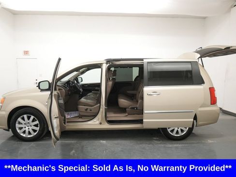 Used 2012 Chrysler Town & Country Touring-L w/ Driver Convenience Group FWD image 25