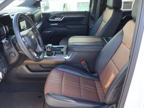 Certified 2025 Chevrolet Silverado 1500 High Country w/ Technology Package image 19