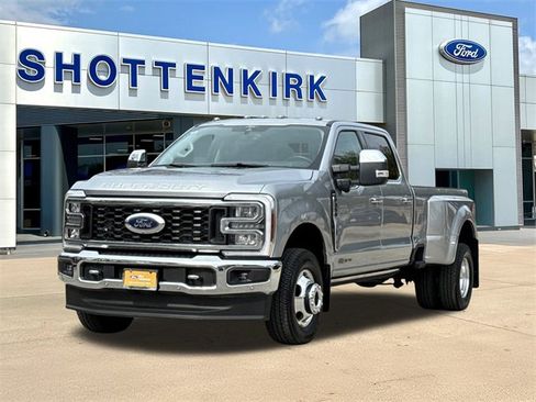 Used 2024 Ford F350 Lariat w/ Lariat Ultimate Package image 3
