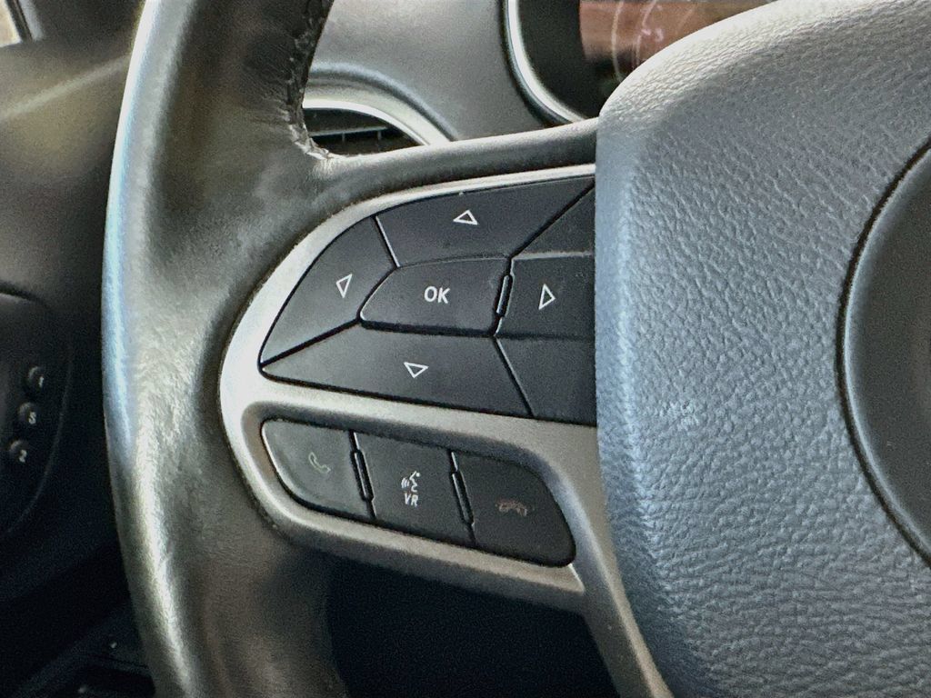 Used 2019 Jeep Cherokee Limited w/ Luxury Group FWD image 25